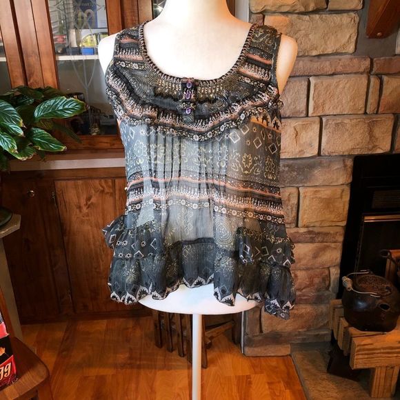 Chelsea & Violet Tops - Chelsea & Violet sheer top size small EUC